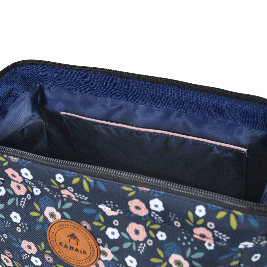 TDM-FW2122-TROUSSE-TRAVEL-KIT-LANCASTER-ROAD-POCHE-1-BD_1080x.png