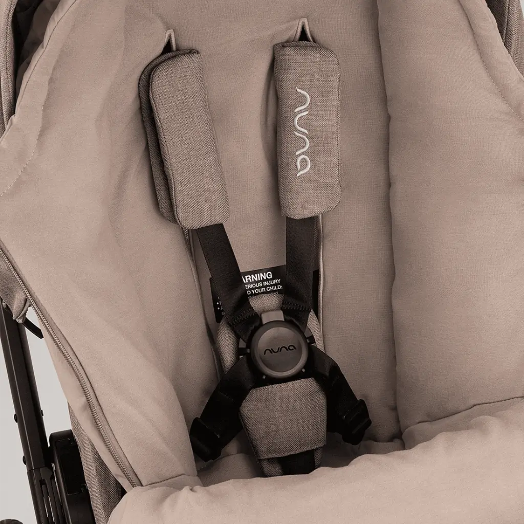 nuna_winterset_footmuff_buckles_mixxnext_cedar_usgl_web.webp