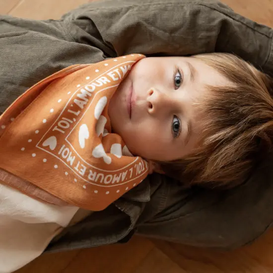 foulard-marron-blanc (2).webp