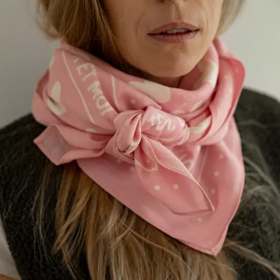 foulard-rose-blanc (1).webp