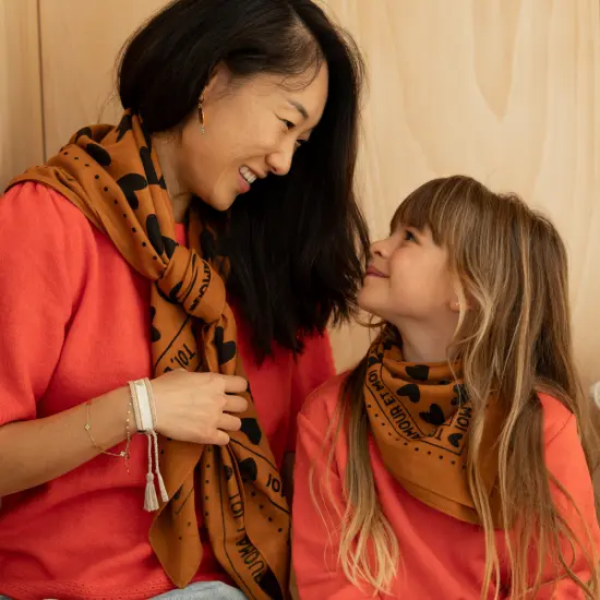 foulard-marron-noir (1).webp