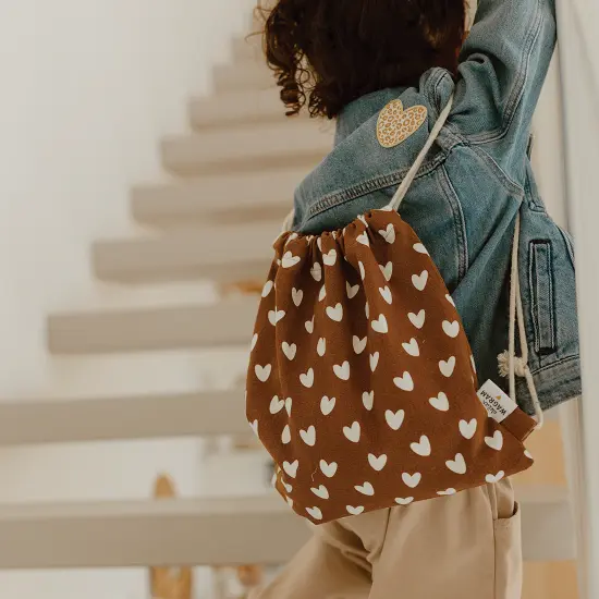 Sac-gym-toile-coeurs-caramel.webp