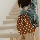 Sac-gym-toile-coeurs-caramel.webp