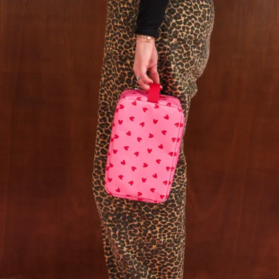 trousse-toilette-coeurs-rouge (1).webp
