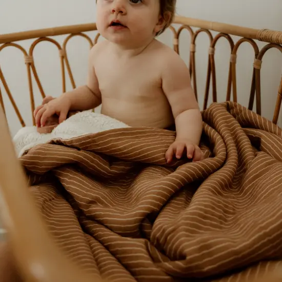 couverture-pilou-gaze-rayures-fines (1).webp