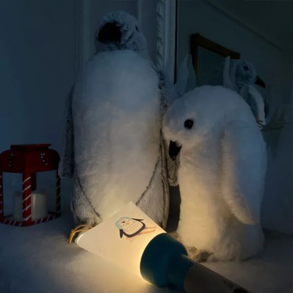 6116_Pingouin-a-ski_Bleu_Ambiance-2-600x600.webp