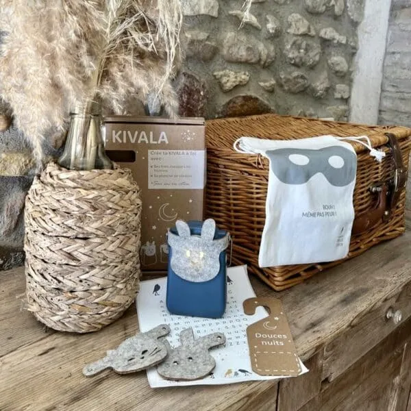 KIVALA-bleue-interieur-coffret-top-600x600.webp