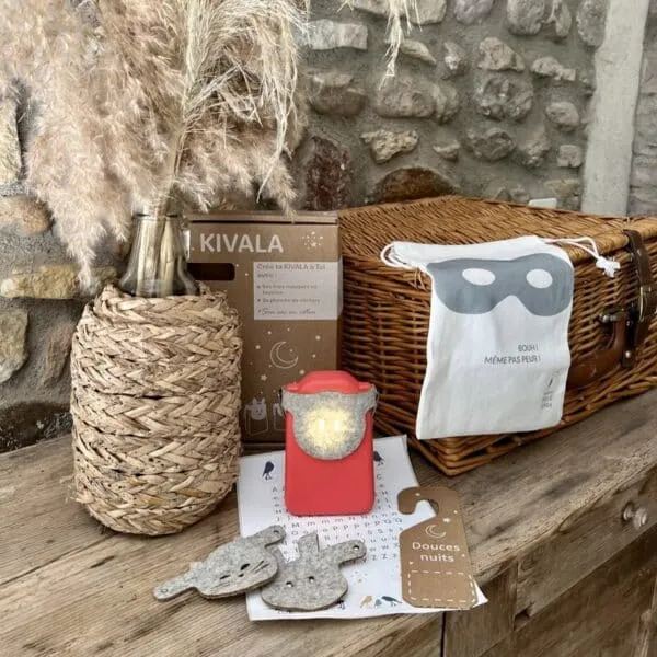 KIVALA-rouge-interieur-coffret-top-600x600.webp