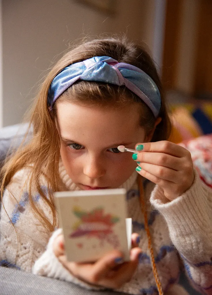 1110109_Palette-3-Printemps_3-eyeshadow-palette-Spring_Lifestyle_01.webp