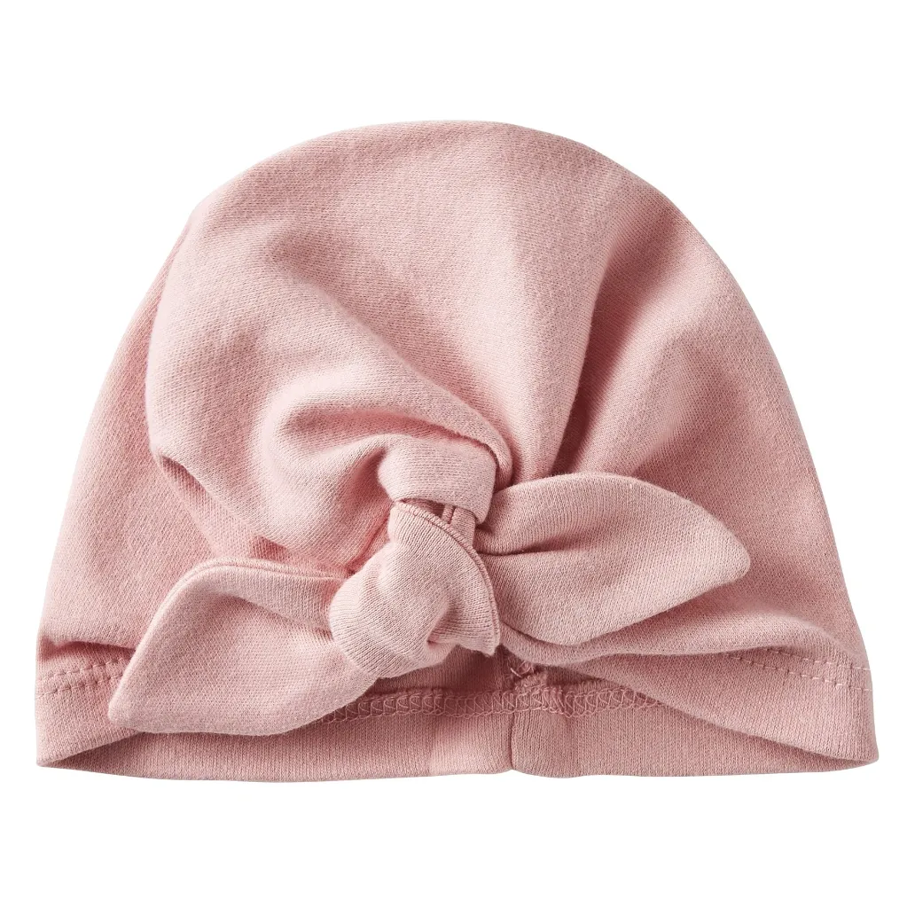 12643-Bonnet-naissance-forme-turban-rose-the-Bonnets-par-BBCo.jpg.webp