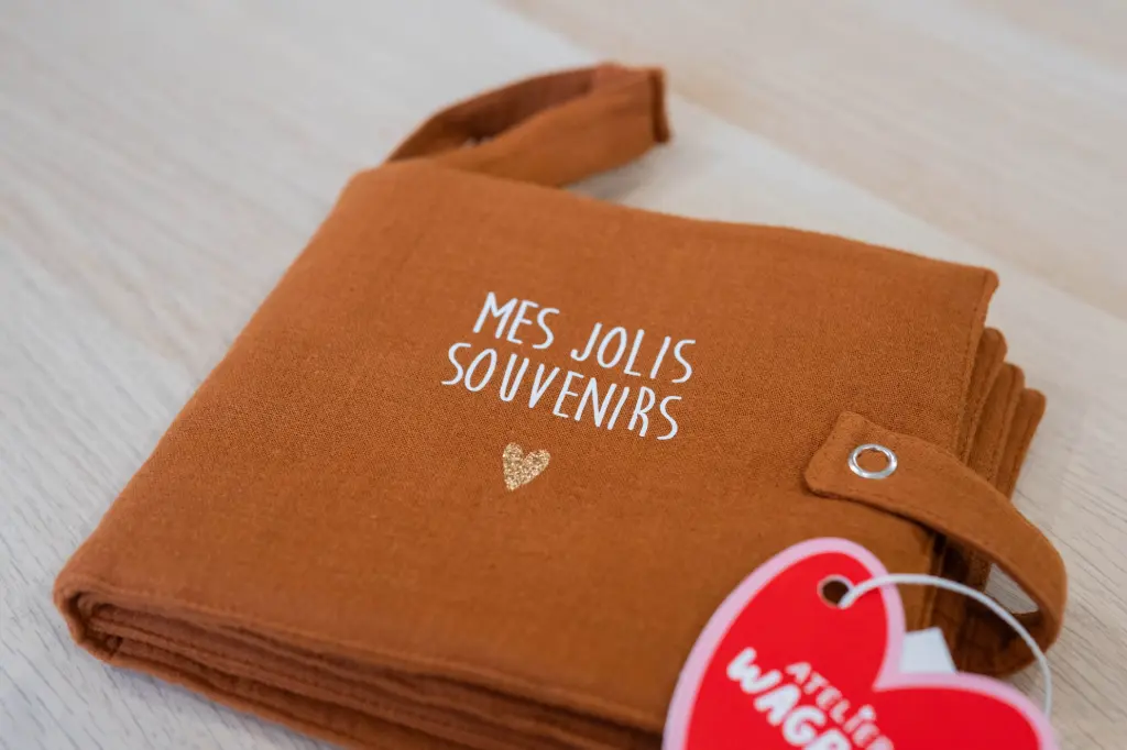 [WAGSKU035_003] Album photo en tissu "Mes jolis souvenirs - Caramel" 