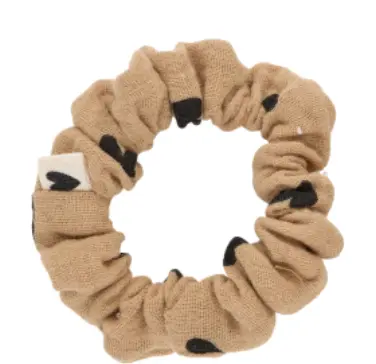 Mini chouchou en gaze "beige avec coeurs noirs"