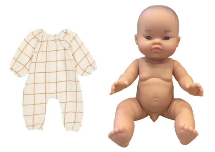 Poupée Martin et sa tenue "grands carreaux"