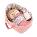 Poupée en tissu dans son couffin avec accessoires