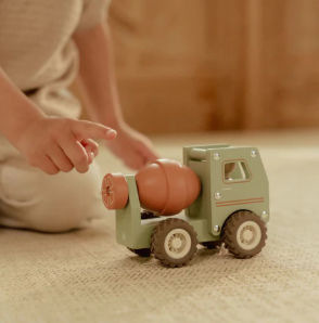 Camion à béton en bois