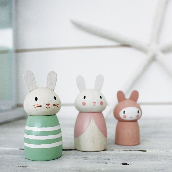 [TENTL8383] Figurines en bois "famille lapins"
