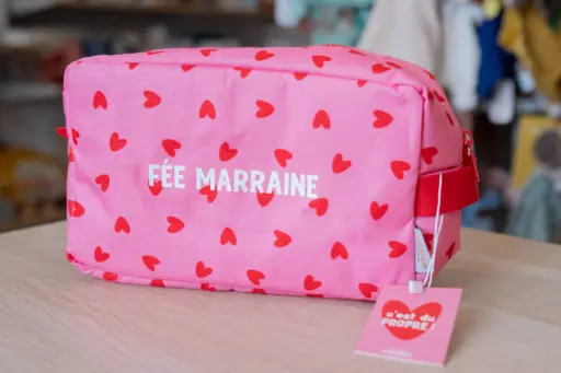 [WAGSKU119_002] Trousse de toilette "Cœurs - Fée Marraine"